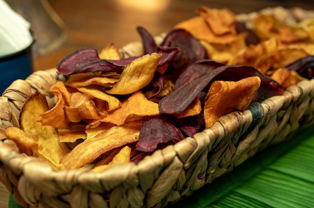 Simple Swap: Crisps to Air Fried Beetroot&nbsp;Chips