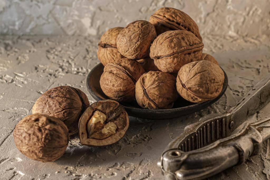 Walnuts and Inflammation – Why This Small Food Matters More After&nbsp;35
